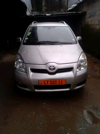 toyota-corolla-verso-7-places-super-propre-climatisee-big-0