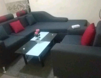 Canapé d'angle et table en vente .