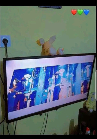 ecran-plat-neuf-avec-facture-et-telecommande-big-1