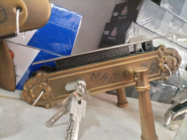 des-serrures-de-porte-10000f-partout-prix-ferme-big-2