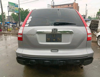 HONDA CR-V. 2008/2009 À vendre en très bon état.