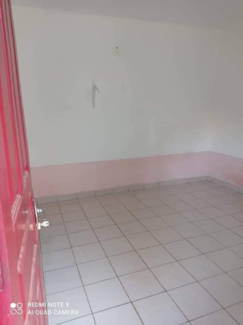 studio-moderne-a-louer-big-2