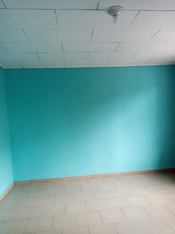 studio-moderne-a-louer-nkolbisson-big-3