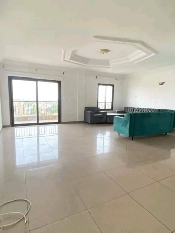 reel-coup-de-pour-cet-appartement-fraichement-peinture-big-0