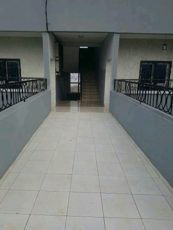 cette-somptueuse-residence-ne-reflete-que-le-meilleur-et-le-confort-big-2