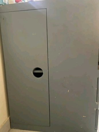 berceau-colle-a-une-commode-big-0