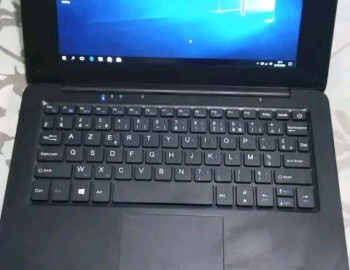 Ordinateur pbhev bien clean à vendre.