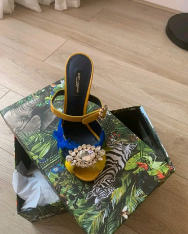 magnifiques-mules-dg-en-cuir-d-agneau-et-croco-caiman-et-en-plumes-de-coq-a-vendre-big-2