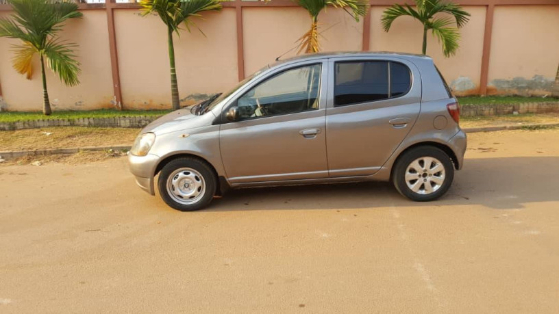 toyota-yaris-annee-2003-moteur-essence-vvti-big-0