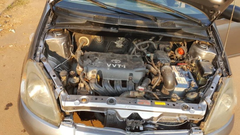 toyota-yaris-annee-2003-moteur-essence-vvti-big-3