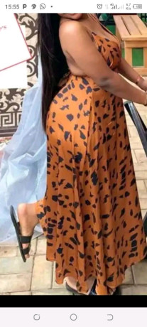 jolie-robe-decoltee-disponible-big-0