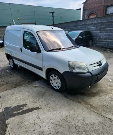 peugeot-partner-airco-camionette-big-0