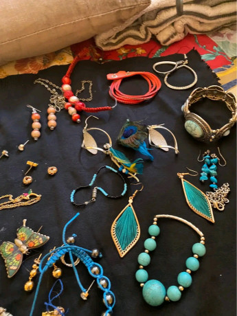 lot-de-bijoux-a-vendre-big-1