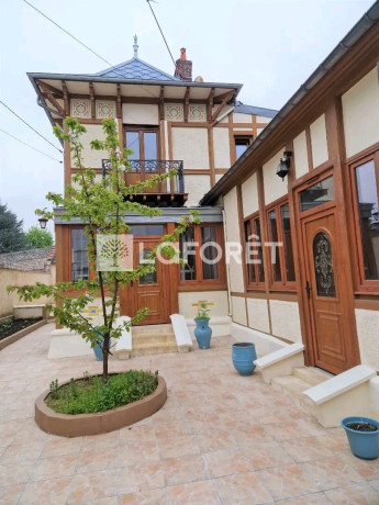 beaux-volumes-pour-cette-maison-big-0