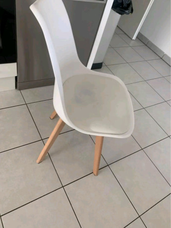 chaises-scandinaves-blanche-big-0