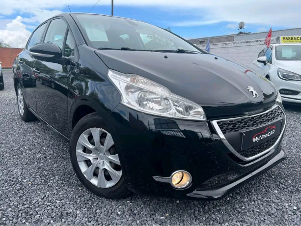peugeot-208-big-0