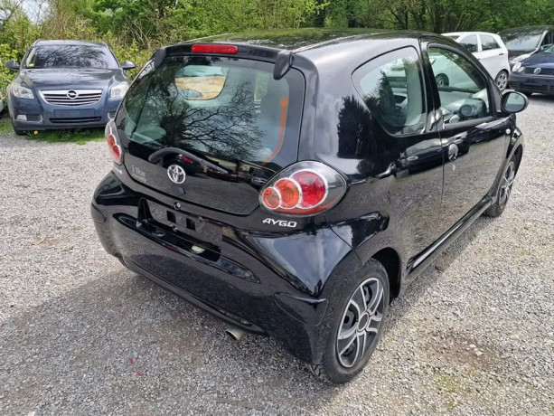 toyota-aygo-2011-3porte-big-0