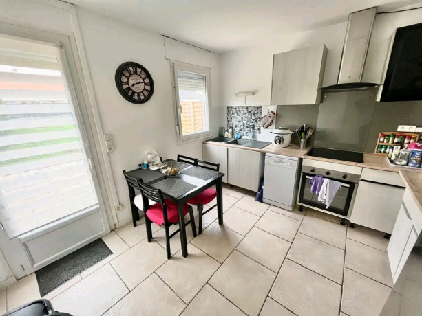 idealement-situee-semi-individuelle-vendue-louee-qui-comprend-big-2