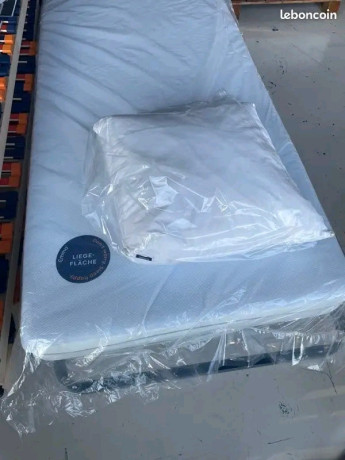 set-complet-pour-une-personne-sommier-a-pied-90x200cm-matelas-de-meme-taille-a-memoire-de-forme-big-0