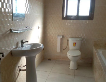 grand-appartement-de-deux-chambres-a-louer-big-3