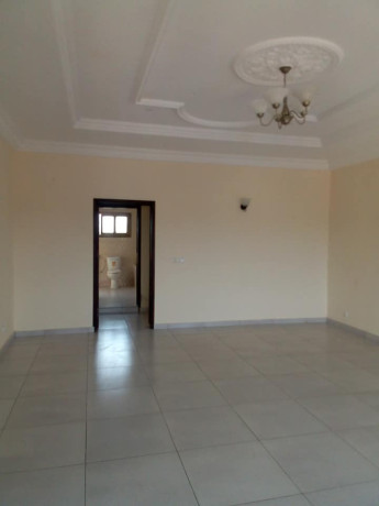 grand-appartement-de-deux-chambres-a-louer-big-0