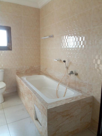 grand-appartement-de-deux-chambres-a-louer-big-2