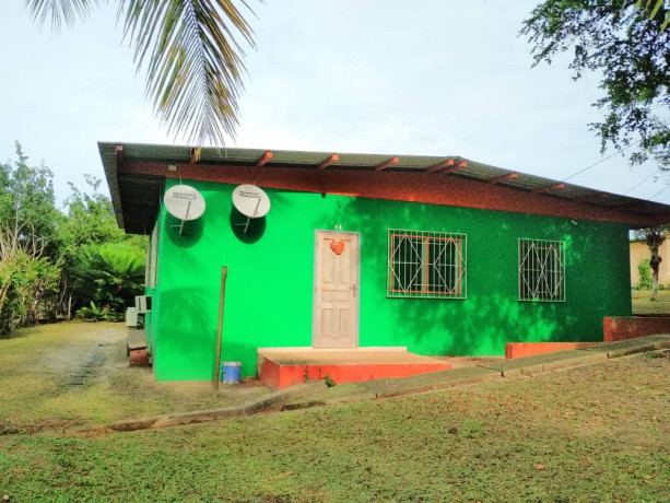 hotel-9-chambres-amenagees-et-plusieurs-parcelles-avec-studios-amenages-a-vendre-a-gamba-plaine-une-avec-titre-foncier-big-2