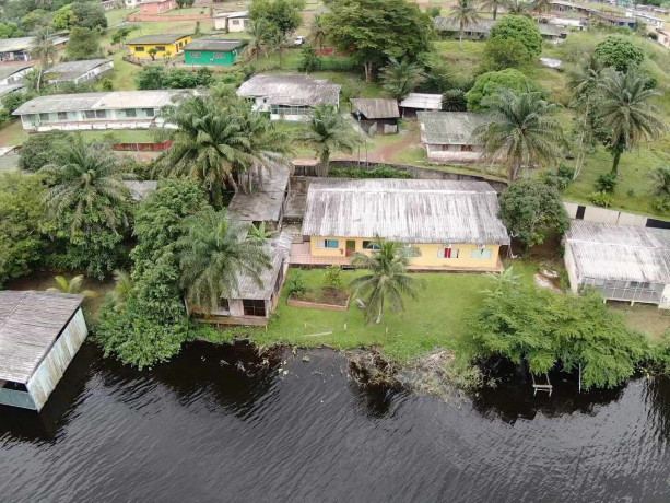 hotel-9-chambres-amenagees-et-plusieurs-parcelles-avec-studios-amenages-a-vendre-a-gamba-plaine-une-avec-titre-foncier-big-1