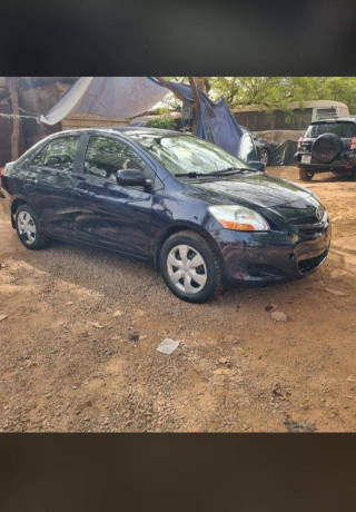 toyota-yaris-berline-big-2